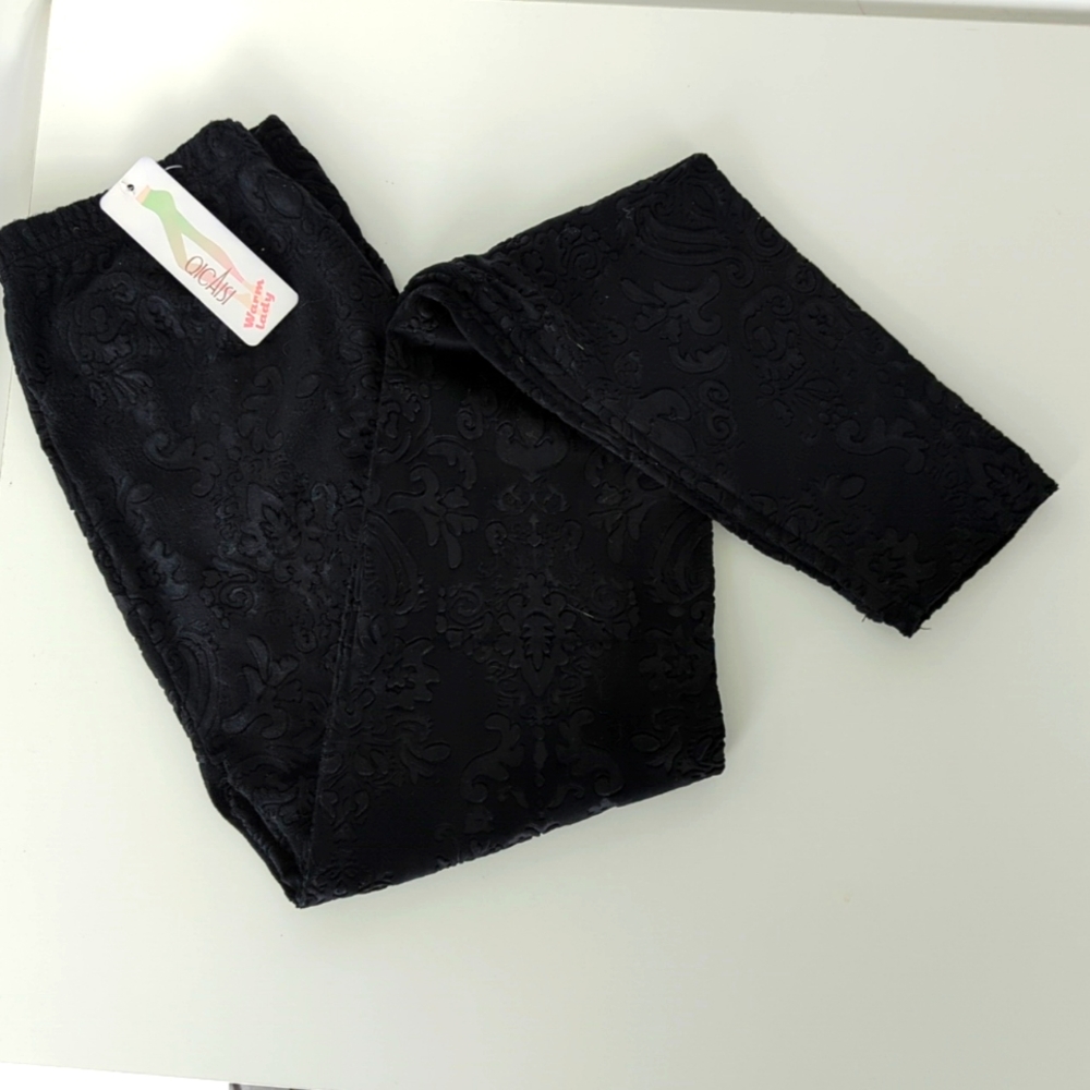 Black leggings with paisley detail